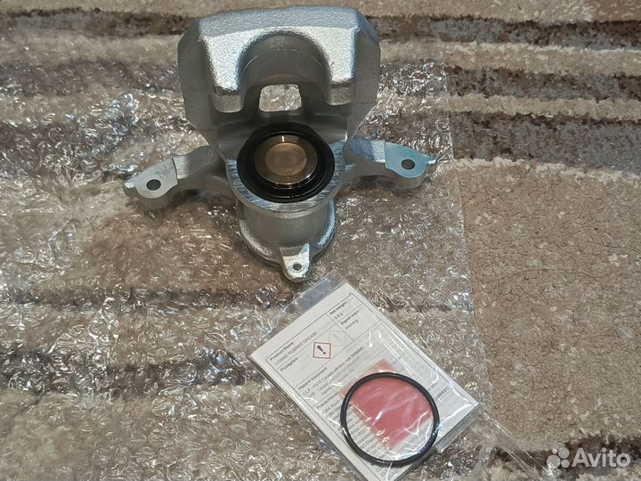 Новый суппорт задний правый Toyota Rav4 XA50