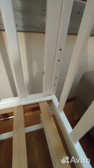 Детская кроватка с маятником и ящиком