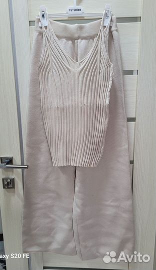 Костюм тройка новый 42-44