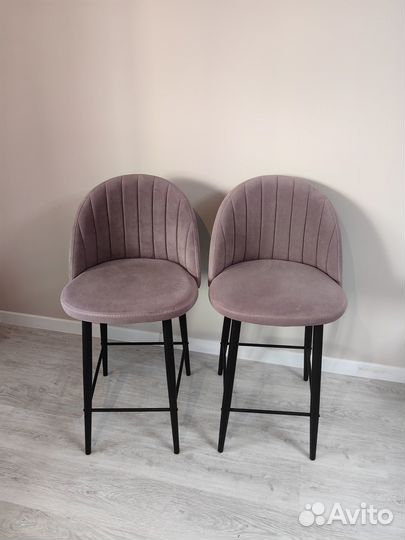 Полубарные стулья 2шт