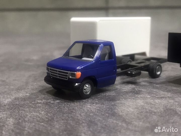 1/87 Ford E-350 с кузовом на выбор