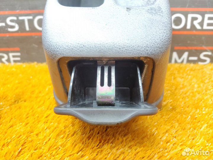 Консоль между сидений передний Subaru Impreza