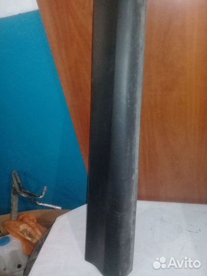 Молдинг двери передний правый Mazda