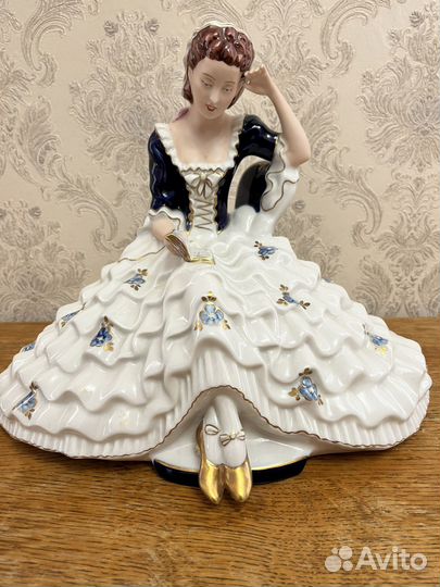 Статуэтка Роял Дукс Читательница