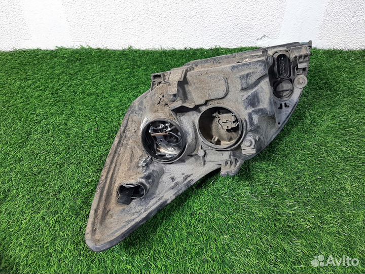 В наличии: Фара правая Ford Focus 2