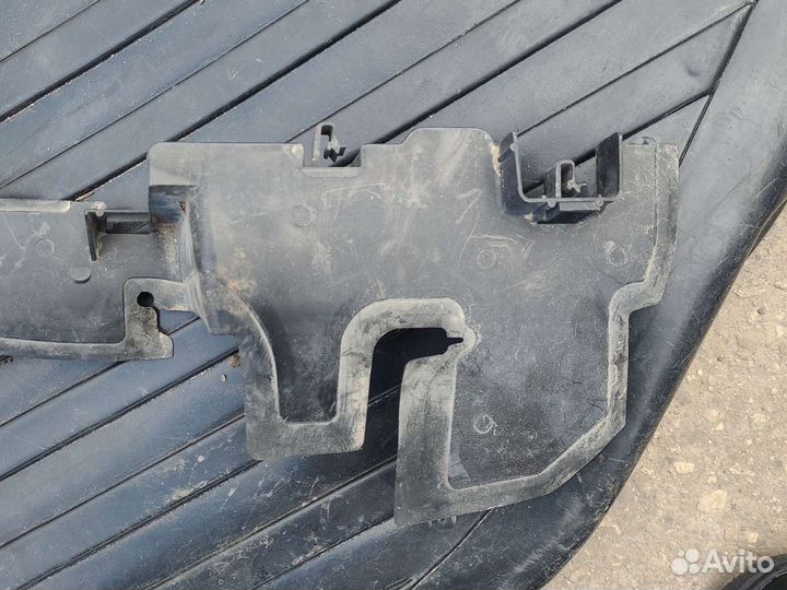 Дефлектор радиатора левый volkswagen polo