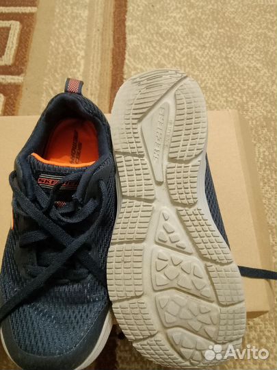 Кроссовки скетчерс