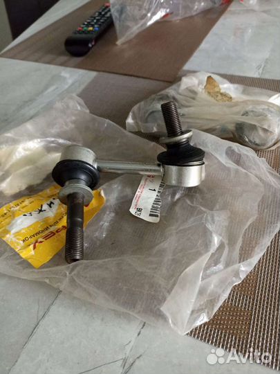 Продам стойки стабилизатора передние lexus gs 300