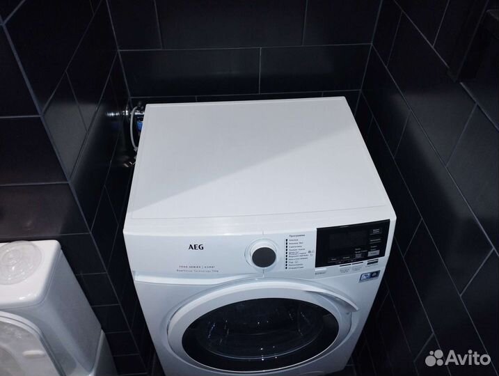 Стиральная машина AEG L7WBG47WR новая