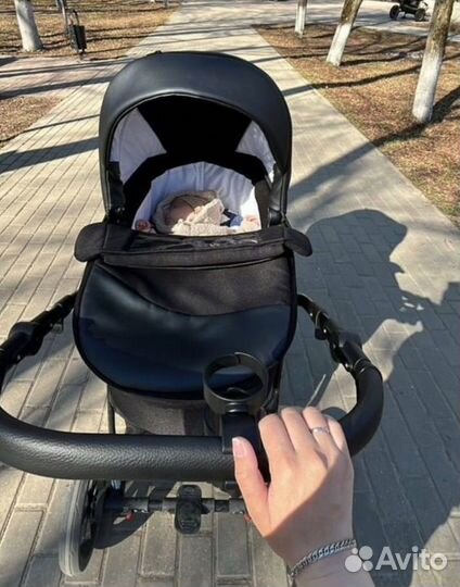 Коляска 3 в 1 состояние новой