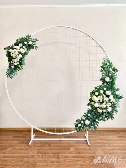 Арка на свадьбу из цветов