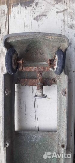 Антикварный игрушечный автомобиль