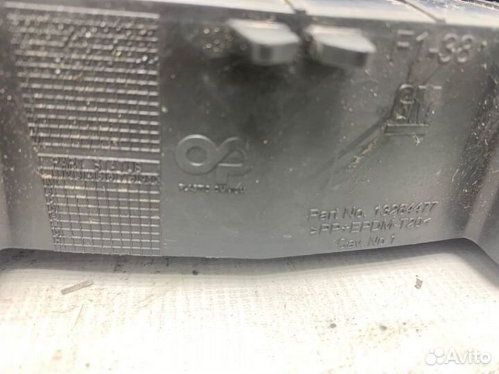 Накладка замка капота передняя Opel Astra J