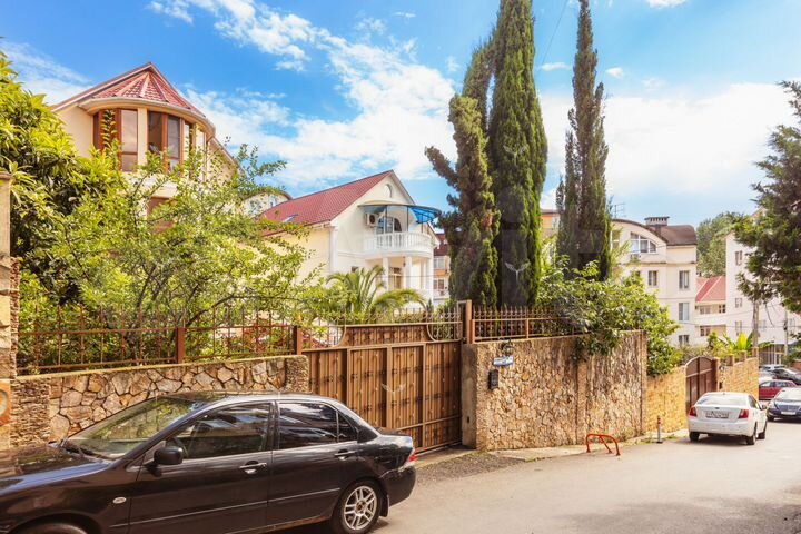 Дом 374,9 м² на участке 3 сот.