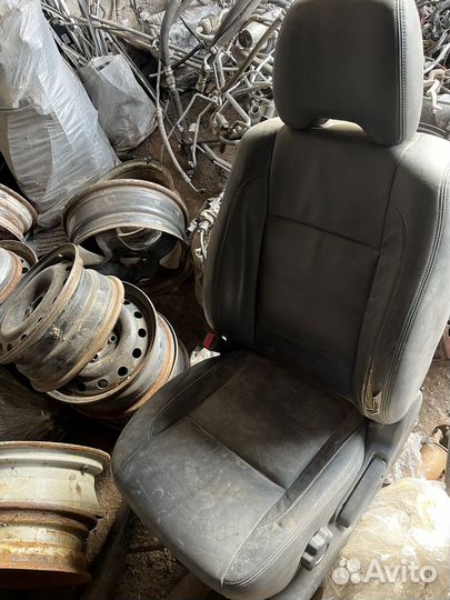 Сиденья subaru forester sg5