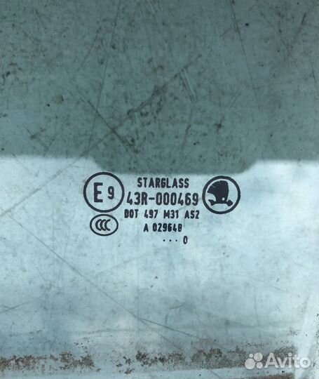 Стекло задней левой двери Шкода Йети 09-18г