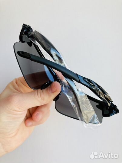 Чёрные спортивные солнцезащитные очки