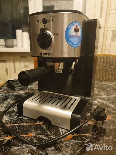 Кофеварка с капучинатором Vitek VT-1513 BK