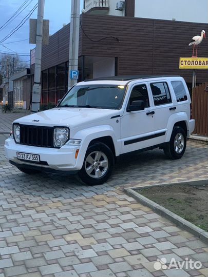 Фара Jeep Liberty 2011