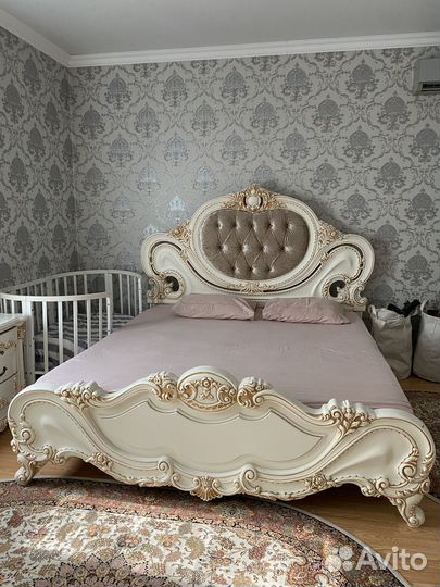 Продам спальный гарнитур