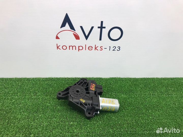 Моторчик стеклоподъемника задний правый