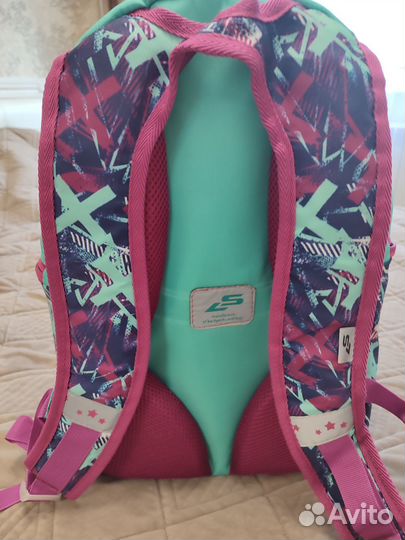 Продам школьный новый рюкзак для девочки