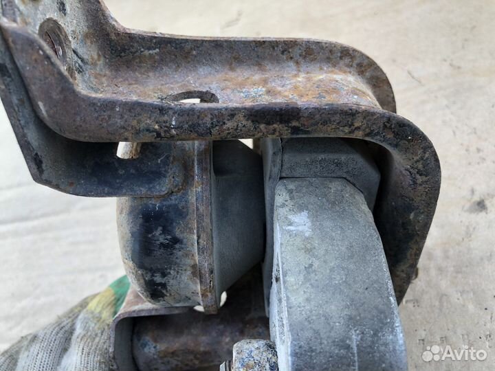 Опора двигателя правая FAW V5 2013 1230502050