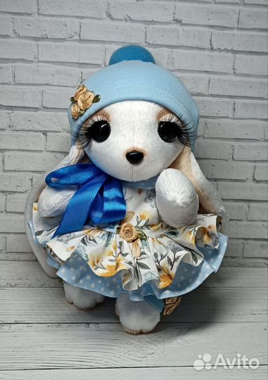 Зайка из плюша