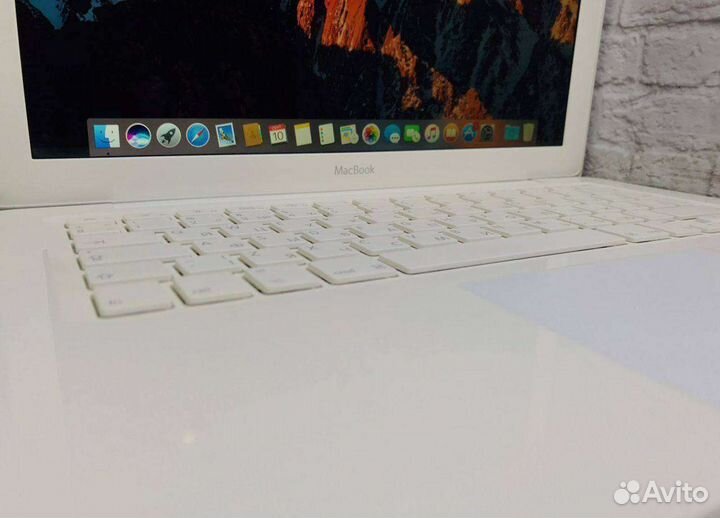 Apple MacBook mid 2010 5gb/250hdd