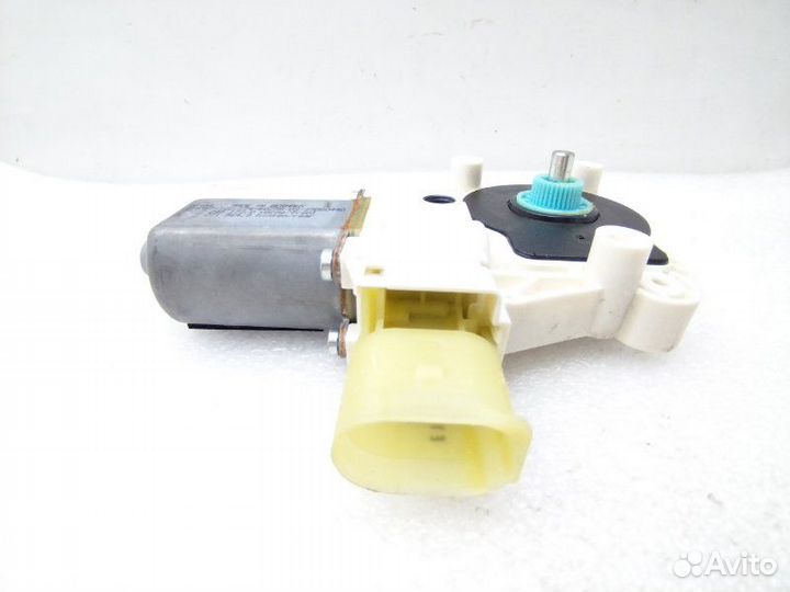 Моторчик стеклоподъемника задний правый Bmw