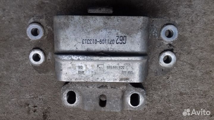 Опора АКПП левая WV Passat B-6 3C0 199 555