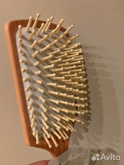 Расческа массажная деревянная новая