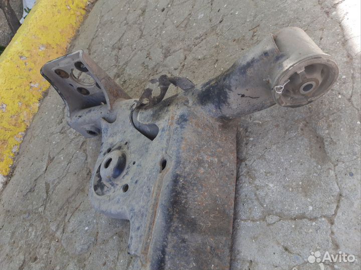 Задняя балка на Ларгус Кросс