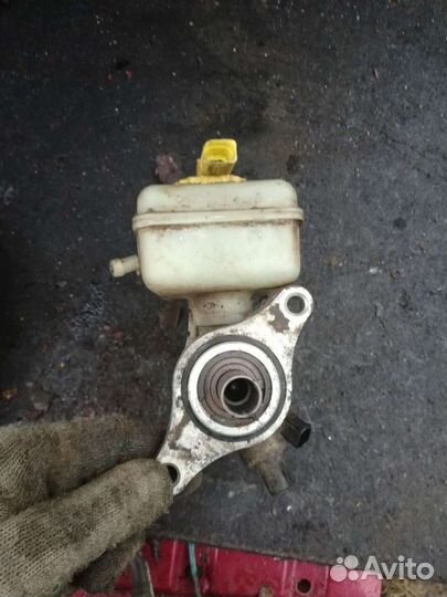 Главный тормозной цилиндр Volkswagen Bora