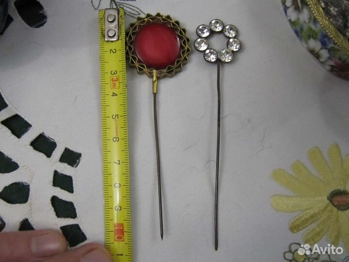 Две антикварные булавки-брошки
