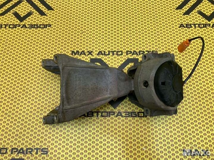 Кронштейн опоры двигателя Audi A4 B8 2.0 cncd 2013
