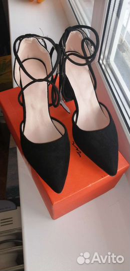 Босоножки новые