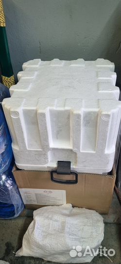 Продам стеклянную бутыль 20 литров в термобоксе