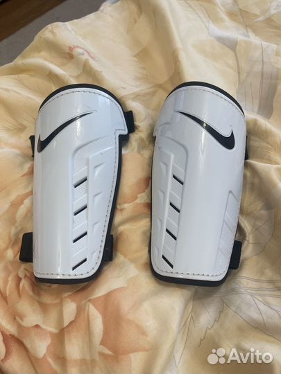 Щитки футбольные nike