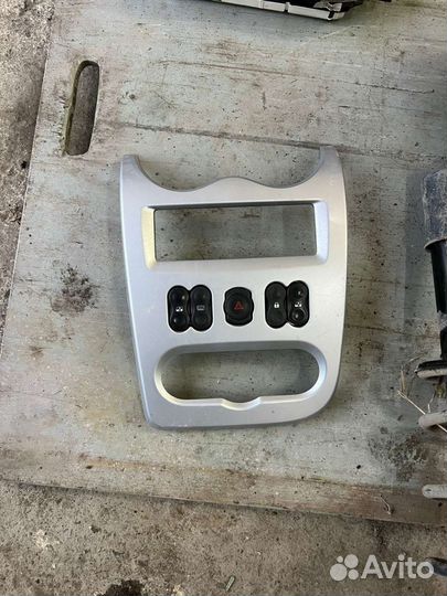 Рамка под магнитолу на рено логан