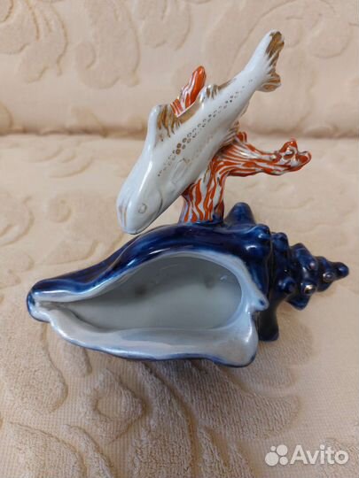 Фарфоровая статуэтка