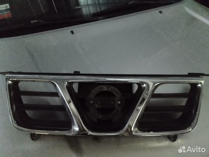Решетка радиатора Ниссан х-трейл кузов 30 2004 г