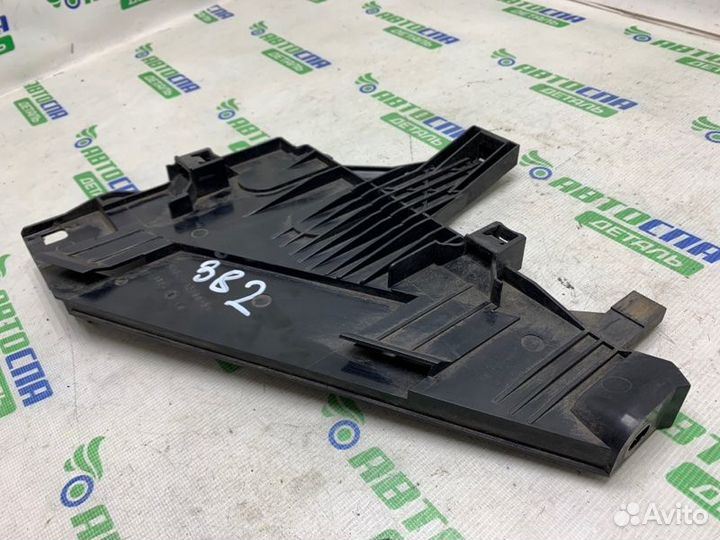 Кронштейн фары передний левый Land Rover