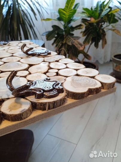 Вешалка-панно для бани из можжевельника