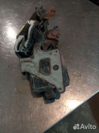 Замки задних дверей Kia Rio 1