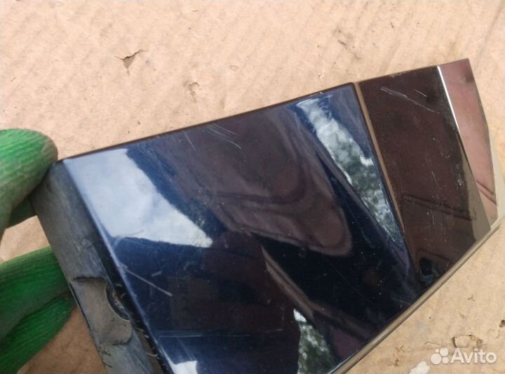 Накладка переднего правого крыла VW Touareg 3