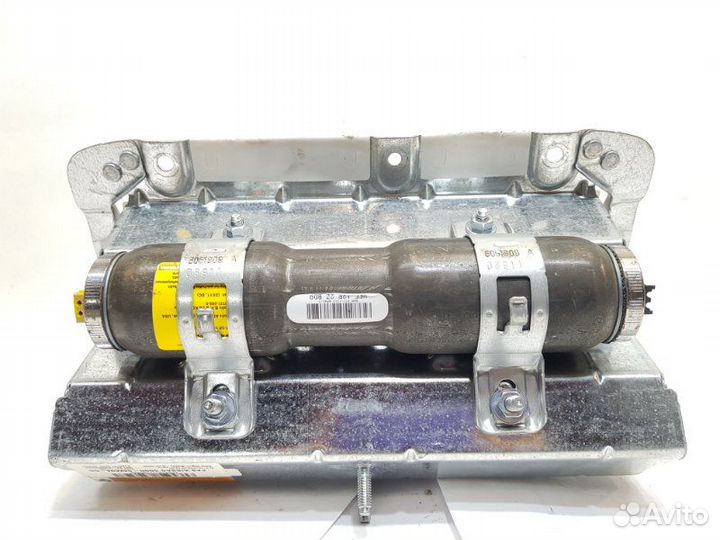 Подушка безопасности в торпедо Land Rover