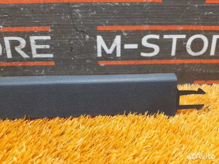 Накладка салазки сиденья передняя левая Volkswagen