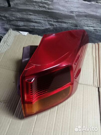 Задний правый наружный фонарь на Тойоту Раф4