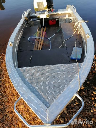Лодка с мотором
